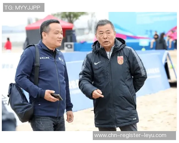 阳光沙滩上的激情对决沙滩足球精彩瞬间尽在眼前